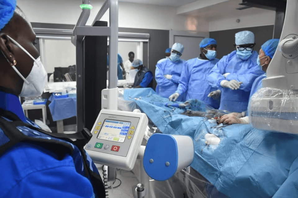 Remplacement Valvulaire aortique par voie percutanée (TAVI) : 1er cas en Côte d'Ivoire
